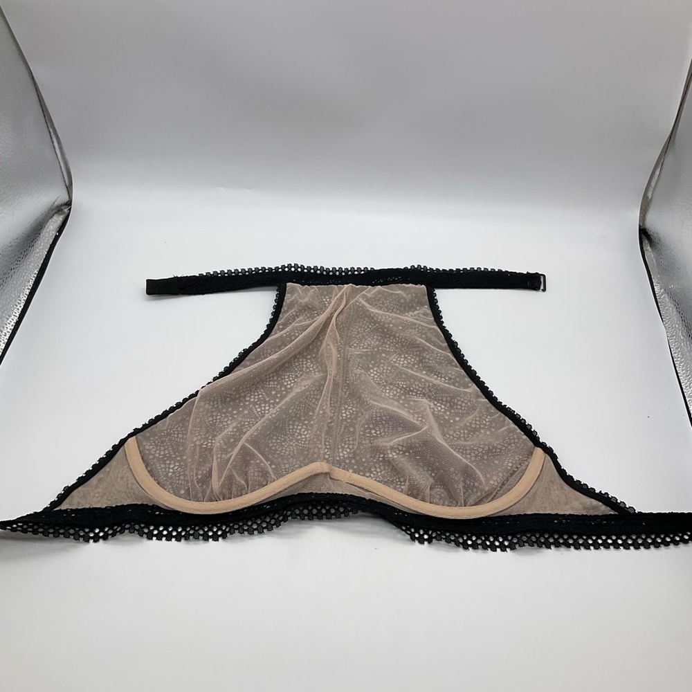 VICTORIAS SECRET TRIANGLE LACE BRALETTE TOP - Picture 4 of 5